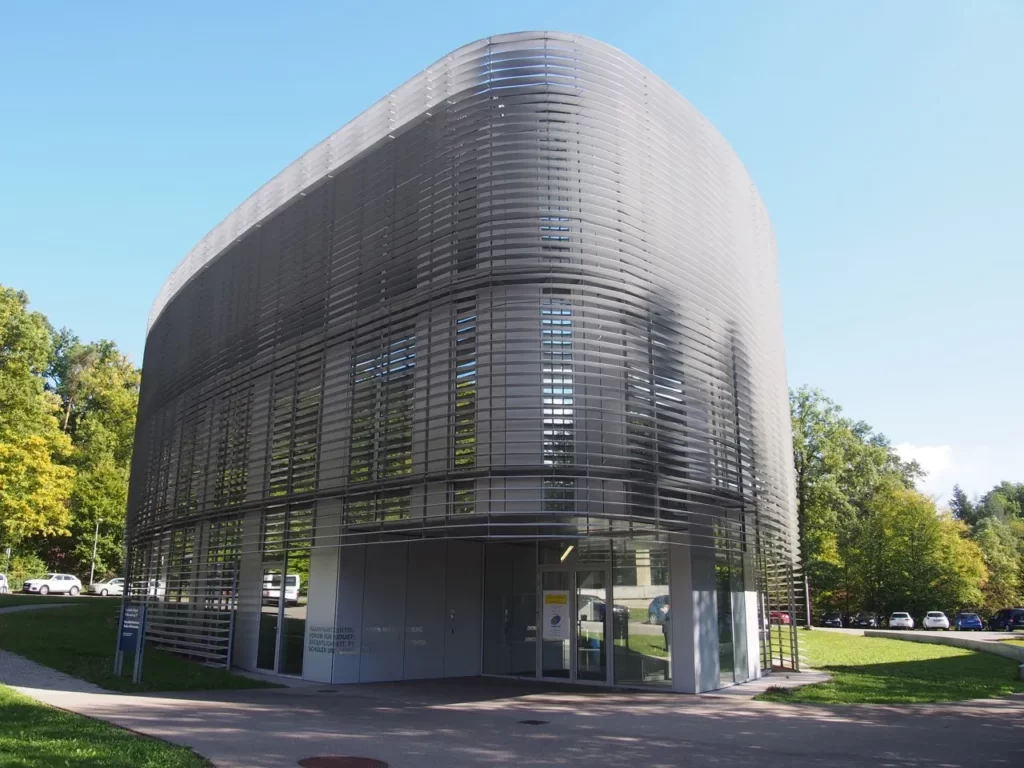 シュトゥットガルト大学宇宙システム研究所の建物